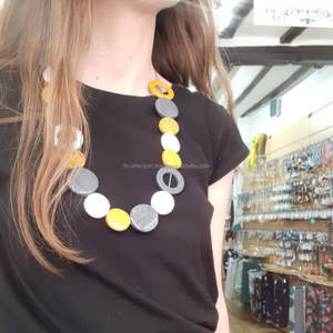 แฟชั่นผู้หญิงอะคริลิคเรซิ่นสร้อยคอมุกและสร้อยคอโซ่ทองสร้อยคอออกแบบ - Product Image 4