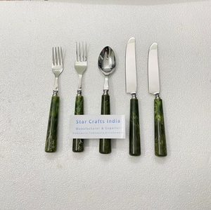 Juego de Cubiertos Reutilizables Ecológicos, Juego de Cubiertos con Acabado Pulido Espejo y Mango de Resina para Hogar, Hotel, Restaurante - Product Image 1