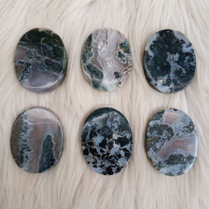 Agate verte naturelle d'Indonésie, pierre lisse, motif de mousse clair, 45×35 mm - Product Image 1