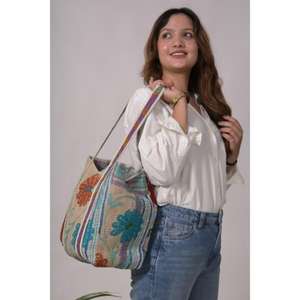 Bolso de mano acolchado Kantha de estilo bohemio, bolso de hombro de algodón Vintage bordado a mano, cierre de cremallera suave y duradero, estilo informal de Mercado Grande - Product Image 3