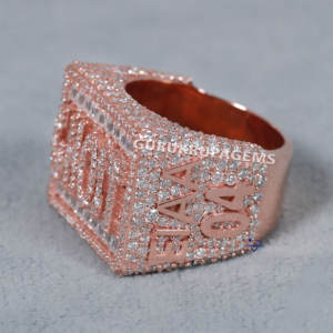 Elegante Anillo Hip Hop de Oro Rosa de 14 Kt Totalmente Tachonado con Diamantes Redondos y Corte Baguette para Hombre en Claridad Vvs - Product Image 3