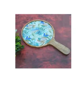 Tabla de cortar de madera hecha a mano para la preparación de comidas sin esfuerzo, perfecta para cortar y exhibir el mostrador de la cocina - Product Image 5