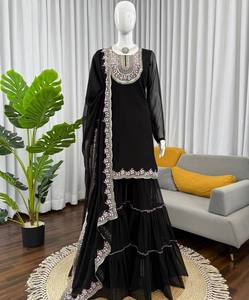 Elegante Traje Sharara Negro de Georgette Bordado de Alta Costura para Fiestas, con Detalles Hechos a Mano y Dupatta de Lujo, Estilo Indio - Product Image 1