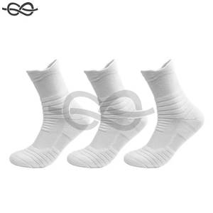 Chaussettes de football antidérapantes pour hommes et femmes Chaussettes de sport de basket-ball en coton à tube court Chaussettes de performance respirantes et déodorantes - Product Image 3