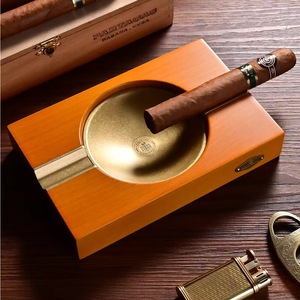 Cadeau décoratif pour la maison Salon de thé Cigarettes Accessoires Cendrier de bureau de luxe Cendrier à cigares en bois de bureau en bois massif - Product Image 2