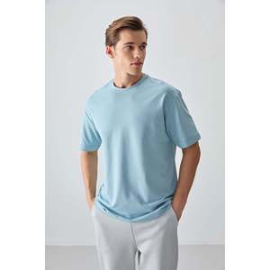T-shirt basique pour homme Air Jones, bleu clair, coupe ample, en coton épais et doux - Modèle 88377 pour un usage décontracté - Product Image 1