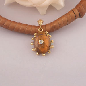 Colgante de piedras preciosas de ojo de Tigre con forma de huevo, colgante de diseño de garra con cuentas, dijes de bisel delicados hechos a mano, colgante chapado en oro de 18 quilates - Product Image 2