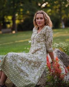 Robe en coton imprimée à la main Melissa Floral, style bohème, décontractée, pour occasions spéciales - Product Image 2