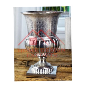 Jarrón de Flores de Aluminio Plateado con Niquelado para Decoración del Hogar, Acabado de Alta Calidad, Lujoso para Mesa - Product Image 1