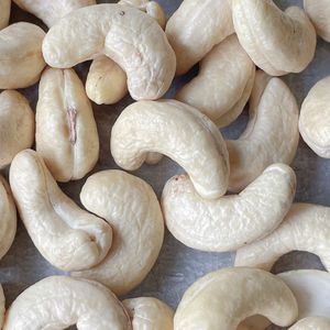 เม็ดมะม่วงหิมพานต์แช่แข็งแบบดิบๆ WW180แซนติโกแบบเวียดนาม WW320 WW240อายุ2ปีระยะเวลารอคอยสินค้าสั้น - Product Image 1