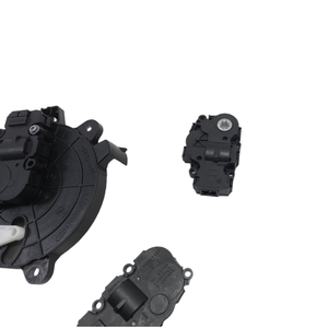 Positionneurs de moteur de chauffage MERCEDES Classe B W246 2ème Série CZ113930-1710 (12>) - Product Image 2