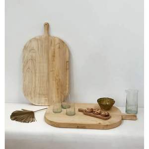 Tabla de Cortar y Pizza de Madera Marrón Resistente y Ecológica para Uso Doméstico con Mango, Utensilio KAMAL ART and CRAFT, Tamaño Personalizable - Product Image 1