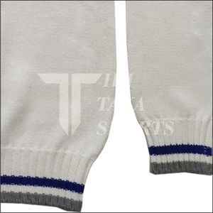 Venta al por mayor suéter de los hombres con cuello en V con bordado personalizado estilo universitario Patchwork patrón de invierno cárdigan de punto en varios colores - Product Image 3