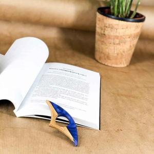 Support de page de livre en résine et en bois, poignée pour les doigts, accessoire de lecture durable et confortable, parfait pour les livres, les journaux d'étude et les romans - Product Image 5