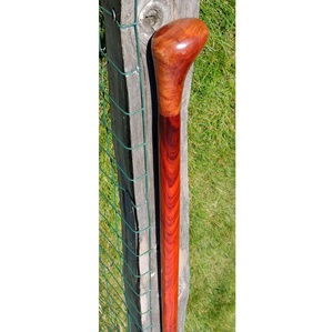 Bastón rústico de madera hecho a mano para senderismo y uso diario - Product Image 1