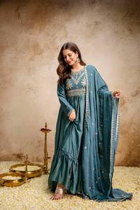 ชุดเดรสปักลายหรูหราพรีเมียม แขนยาว ขนาด 53 54 นิ้ว ผ้าคลุมไหล่ยาว 7 เมตร พร้อมผ้าปักลายประยุกต์แบบดั้งเดิมสำหรับผู้หญิง - Product Image 2