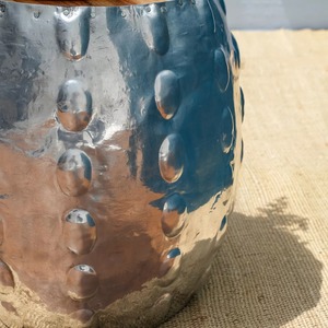 Table d'appoint moderne en verre de forme carrée avec base en métal, parfaite pour le salon, le café, le bureau et les espaces élégants de l'Inde - Product Image 2