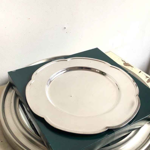 Assiette de présentation en acier inoxydable, écologique, design classique, pour mariage, logo personnalisé, forme personnalisée, finition polie, meilleur prix - Product Image 1