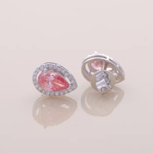 Boucles d'oreilles clous en argent sterling 925 massif avec diamant de laboratoire taille princesse fantaisie de 1,5 carat, design halo, plaqué rhodium, luxe et raffinement - Product Image 5