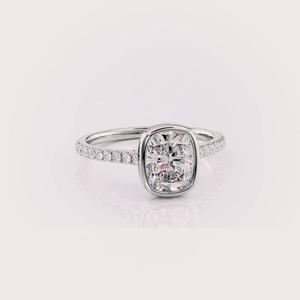 Bague de fiançailles de luxe personnalisée en argent sterling 925 massif plaqué rhodium avec diamant de laboratoire taille coussin, halo et sertissage pavé - Product Image 1