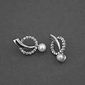 Accessoire de mode Kriaa Boucles d'oreilles plaquées argent assorties avec pierre blanche autrichienne modèle 1310756 - Product Image 1