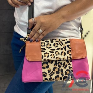 Sac à main élégant en cuir de vachette vintage pour femmes sac à bandoulière unique décontracté avec doublure en nylon et fermeture éclair à la mode pour bonbons en fourrure véritable - Product Image 1