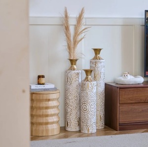 Ensemble de 3 vases hauts modernes blancs et dorés, parfaits pour la décoration de la pièce, le style d'événements et l'accueil à domicile, vente en gros en provenance d'Inde - Product Image 4