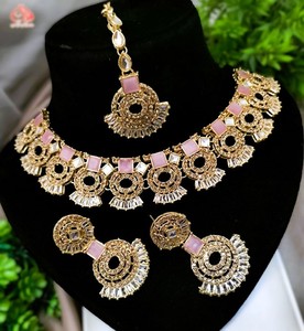 Ensemble de collier de mariée en acier inoxydable de style indien/pakistanais avec Tikka, collier ras du cou audacieux, boucles d'oreilles classiques pour anniversaire - Product Image 2