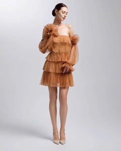 Robe Muse à épaules dénudées, marron nude, à volants, en maille plissée, mini-robe romantique, manches bouffantes à fleurs 3D, fabriquée au Vietnam - Product Image 5