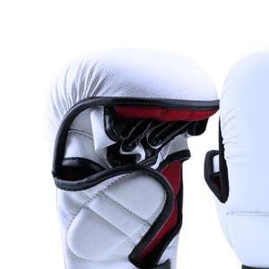 Gants de boxe Tech New Style avec design personnalisé et logo personnalisé Suivant - Product Image 4