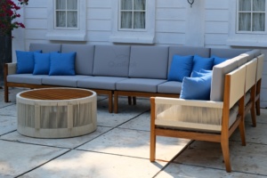 Table basse ronde moderne d'extérieur avec plateau en teck et structure tressée, design durable pour cour et hôtel - Product Image 2