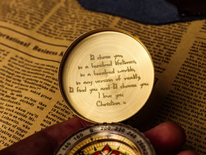 Boussole en laiton pour couples randonnée camping antique cadeau article décor à la maison cadeau de mariage - Product Image 2