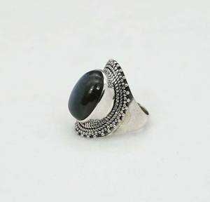 925หินลาบราดอไรต์เดือนโนโวสีเงินสเตอร์ลิงพร้อมตัวเรือนและแหวนรูปไข่ - Product Image 3