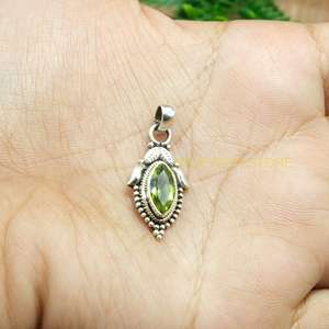 จี้เงินแท้ 925 ประดับพลอยเพอริดอทสีเขียวธรรมชาติ ดีไซน์ใบไม้สไตล์วินเทจ ทำด้วยมือ - Product Image 2