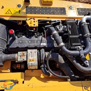 Excavadora Mini de Orugas Usada Komatsu PC210-8 en Buen Estado con Válvulas Hidráulicas Kawasaki, Motor Importado, Caja de Cambios y Bomba de Engranajes - Product Image 3