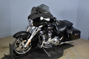 Motocicleta de Turismo Instant Marketing 2026 Street Glide Vivid Black, 1000-1500cc, Velocidad Máxima >80km/h - Product Image 5