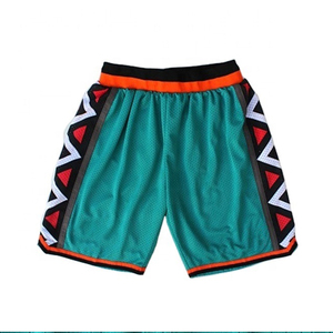 Pantalones cortos de baloncesto de verano diseñados a medida con logotipo bordado Pantalones cortos de malla BSCI con técnicas impresas - Product Image 1