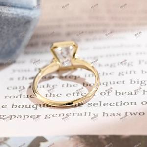 Trois pierres taille émeraude or massif demi-lunette émeraude Moissanite luxe Moissanite bague en diamant en argent 925 bague de mariage - Product Image 2