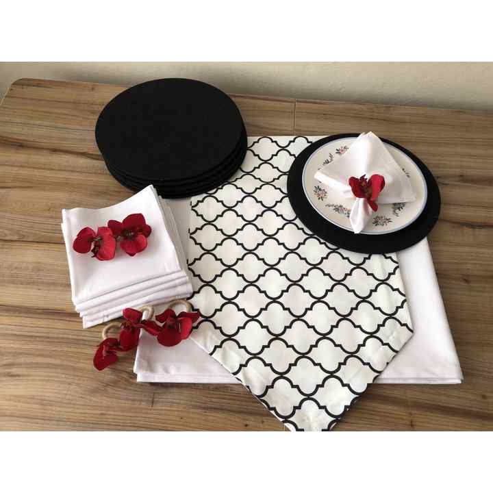 TABLE PRESENTATION SET WHITE BACKGROUND BLACK MOROCCAN PATTERN