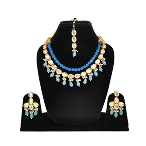 Parure de bijoux de mariée vintage plaqué or, motif floral diamanté, en laiton, avec perles bleu ciel et pierres Kundan, pour mariage ou cadeau de fête - Product Image 1
