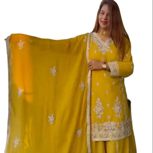 ชุดเดรสผ้าจอร์เจียต์เนื้อนุ่มสีสันสดใส คอวี ดีไซน์หรูหราสง่างาม เหมาะสำหรับงานพิธีฮัลดี พร้อมผ้าคลุมไหล่และกางเกงทรงพาลาซโซสำหรับผู้หญิง - Product Image 1