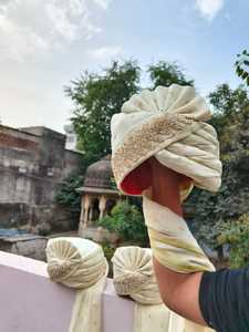 ผ้าโพกศีรษะงานแต่งงานสีขาวนวล งานฝีมือสุดหรูหรา ผ้าโพกศีรษะแบบซาฟาสำหรับผู้ชาย ผ้าโพกศีรษะแบบจอดปุรี ผ้าโพกศีรษะเจ้าบ่าว ผ้าโพกศีรษะแบบอินเดียสำหรับผู้ชาย ของขวัญงานแต่งงาน - Product Image 4