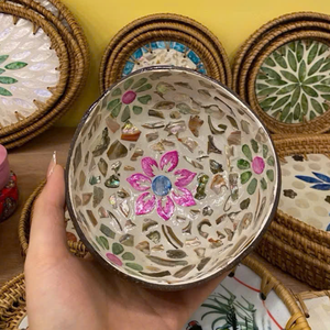 Cuenco de Coco Artesanal con Madreperla, Mosaico Floral, Maceta Decorativa, Tamaño y Diseño Personalizables, Cuenco Pintado a Mano - Product Image 3