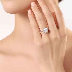 Bague de fiançailles et alliance en argent avec moissanite de 2,00 carats, taille ovale, sertie pavé, forme florale de luxe, par Black Pearl Jewels, pour femme - Product Image 3