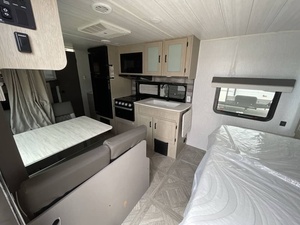 Remolques de viaje usados 2023 F-o-r-e-s-t R-i-v-e-r S-a-l-e-m Cruise L-i-t-e 261BHXLX a precio de descuento - Product Image 5