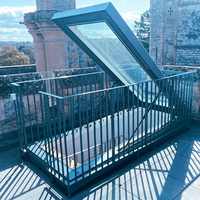 Trappe de toit moderne avec cadre en aluminium et verre trempé, ouverture électrique, pour terrasse et entrée d'escalier