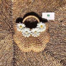 กระเป๋าถือสไตล์วินเทจสำหรับผู้หญิง ทำจาก PVC วัสดุรักษ์โลก ปิดด้วยซิป ผลิตในเวียดนาม เหมาะสำหรับการเดินทางและใช้ที่ชายหาด - Product Image 3