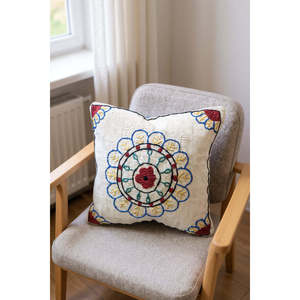 Housse de coussin de siège brodée à la main Suzani 45 x 45 cm, élégant accessoire de coussin - Product Image 6