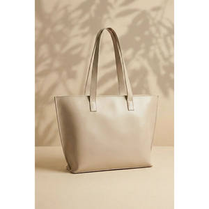 Sac à bandoulière en similicuir doux Sac à main fantaisie pour femmes avec un design minimaliste - Product Image 4