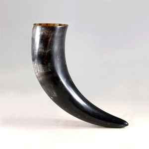 Corne à boire en céramique de luxe Viking Accessoire de bière fraîche artisanale naturelle pour collection de tasses avec support - Product Image 1